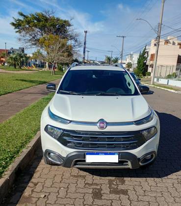 FIAT TORO 2.0 16V TURBO DIESEL VOLCANO 4WD AT9 FIAT TORO 2.0 16V TURBO DIESEL VOLCANO 4WD AT9